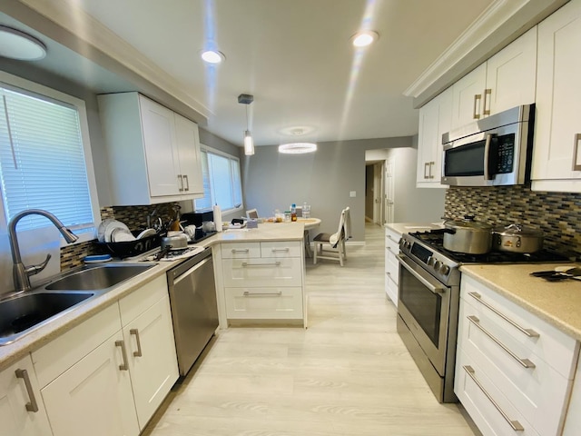 1106 Westfield Ln, Schaumburg, IL 60193 - kitchen featuring stainless steel appliances, a sink, light wood-type flooring, decorative backsplash, and recessed lighting