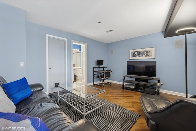 616 W Fulton St Unit 703, Chicago, IL 60661 - living area featuring wood finished floors and baseboards