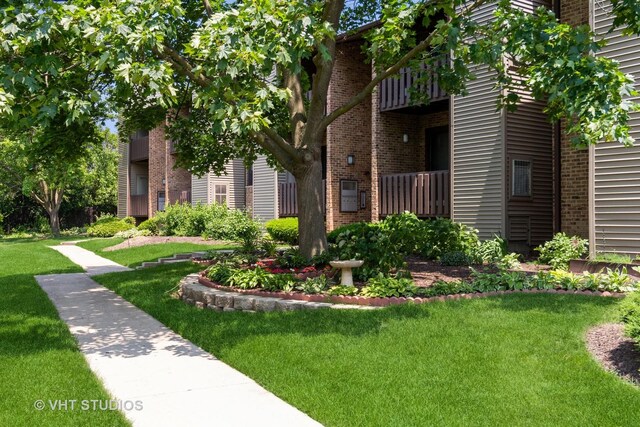 338 Sheridan Dr Unit 1F, Willowbrook, IL 60527 - surrounding community with a lawn