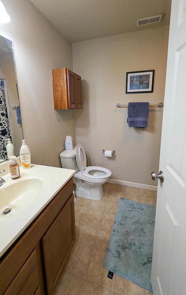 3908 Summer Sage Ct, Champaign, IL 61822 - full bath featuring tile patterned flooring, vanity, and curtained shower