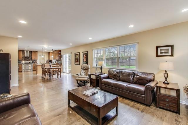 613 Michelline Ln, Northbrook, IL 60062 - living area featuring recessed lighting, light wood-type flooring, and baseboards