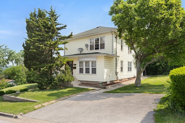 415 Fremont St, Lemont, IL 60439 - traditional style home featuring a front lawn