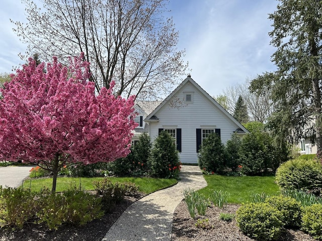 400 Saint Andrews Ln, Gurnee, IL 60031 - view of front of house with a front lawn