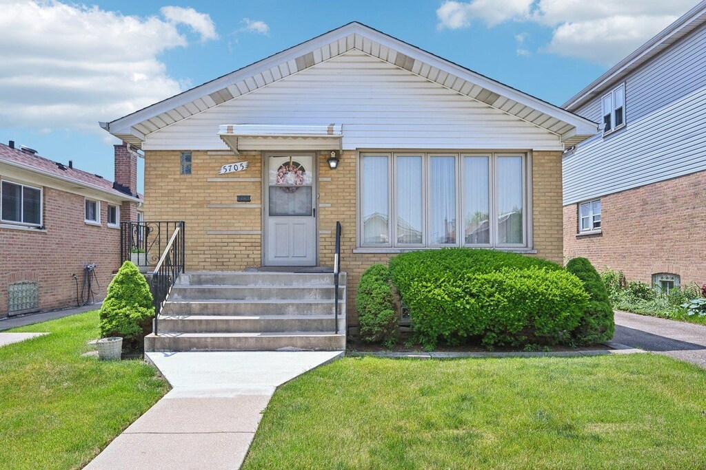 5705 W 57th Pl, Chicago, IL 60638 - photo 1