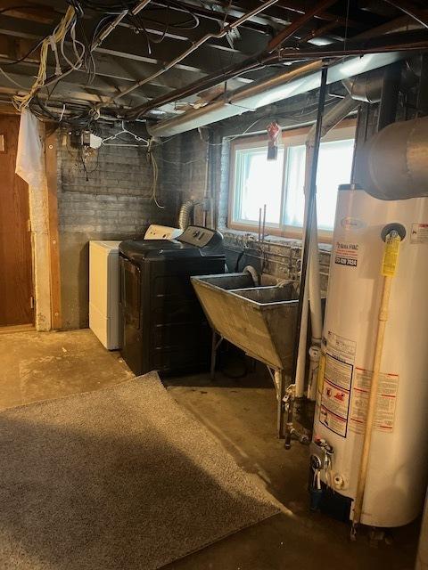 6111 S Menard Ave, Chicago, IL 60638 - below grade area with washing machine and clothes dryer, gas water heater, and a sink