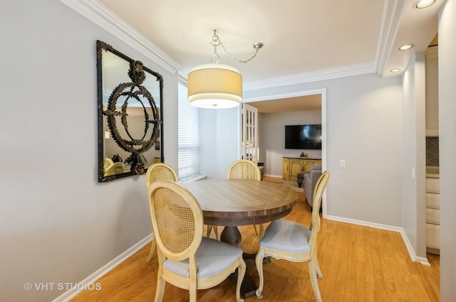 110 E Delaware Pl Unit 1501, Chicago, IL 60611 - dining space with crown molding, light wood-type flooring, and recessed lighting