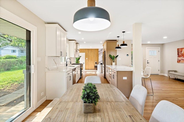 114 S Waverly Pl, Mount Prospect, IL 60056 - dining area featuring light wood-style floors and recessed lighting