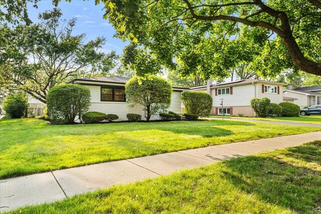 114 S Waverly Pl, Mount Prospect, IL 60056 - view of front of home with a front lawn