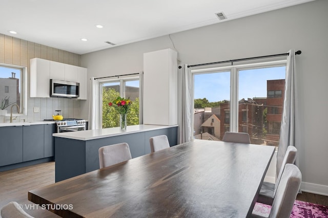 1645 W Erie St Unit 2, Chicago, IL 60622 - dining area featuring light wood-style floors and recessed lighting