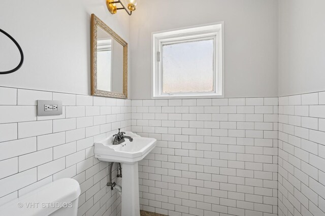 1645 W Erie St Unit 2, Chicago, IL 60622 - bathroom featuring tile walls and wainscoting