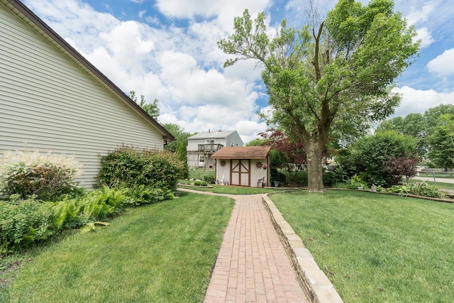 215 Chase Ct, Bolingbrook, IL 60440 - view of green lawn