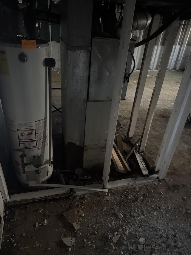 128 W 115th St, Chicago, IL 60628 - utility room with water heater