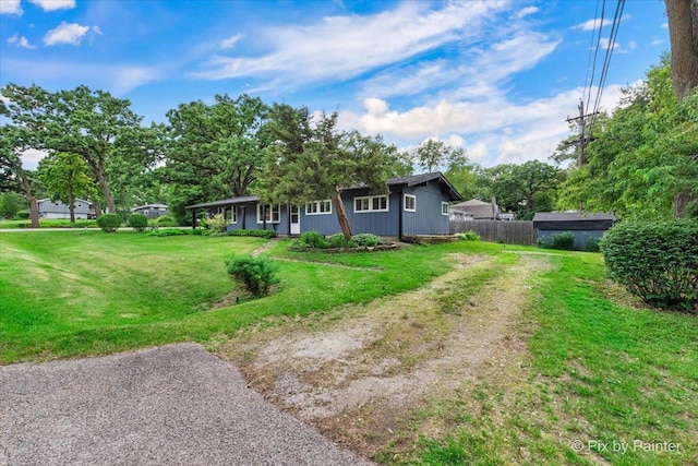 1912 Oakleaf Dr, Mchenry, IL 60050 - view of front facade featuring dirt driveway