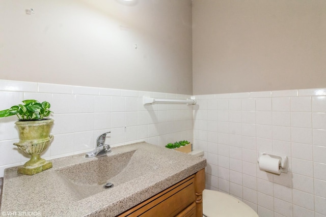 613 E 3rd St Unit 4, Lockport, IL 60441 - half bath with vanity and tile walls