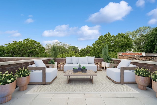 1333 E Madison Park, Chicago, IL 60615 - view of patio with outdoor lounge area and view of scattered trees