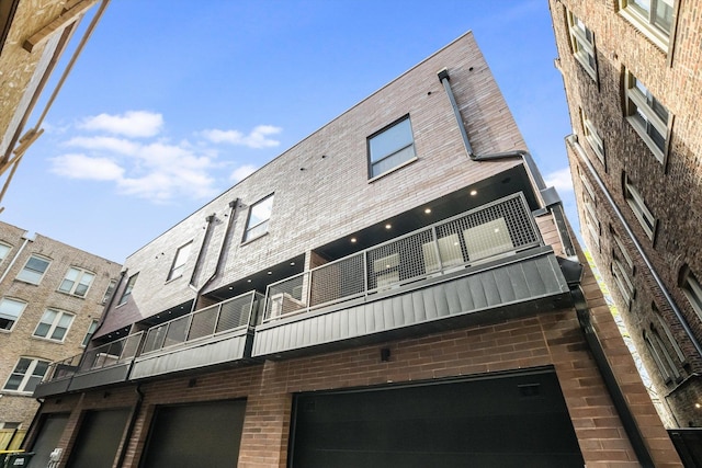1333 E Madison Park, Chicago, IL 60615 - view of property featuring a garage