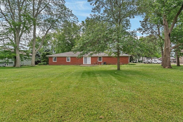 1635 N 4012th Rd, Earlville, IL 60518 - view of green lawn