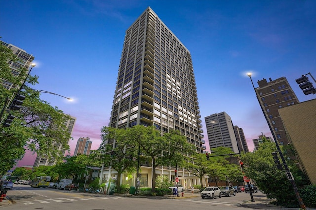 88 W Schiller St Unit 1001L, Chicago, IL 60610 - view of building exterior with a view of city
