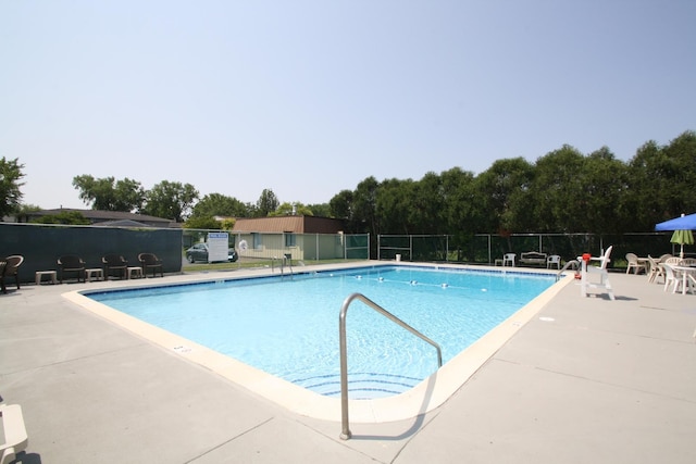 117 Cotuit Ct Unit 117, Schaumburg, IL 60193 - community pool featuring a patio
