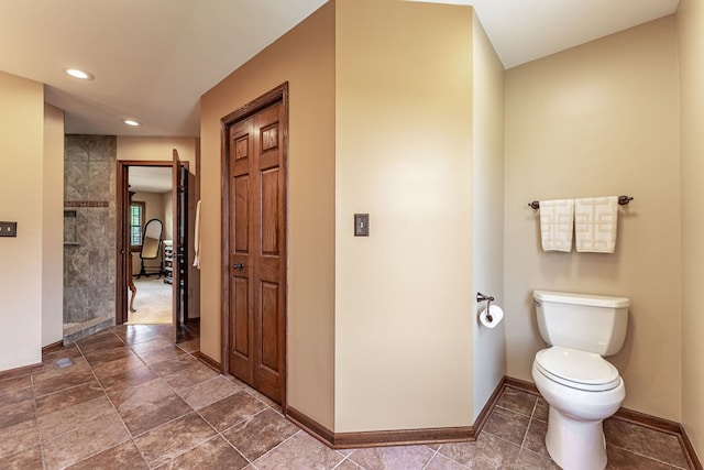 1164 Winding Glen Dr, Carol Stream, IL 60188 - bathroom with toilet and recessed lighting