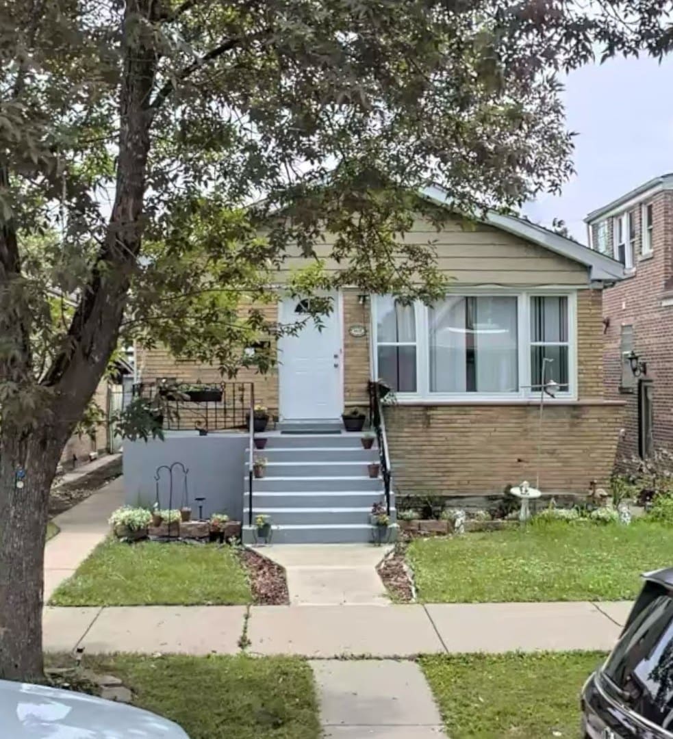 4635 S Keating Ave, Chicago, IL 60632 - photo 1