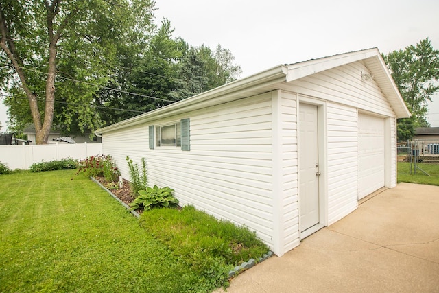 1602 N Jefferson Ave, Dixon, IL 61021 - view of outdoor structure with concrete driveway