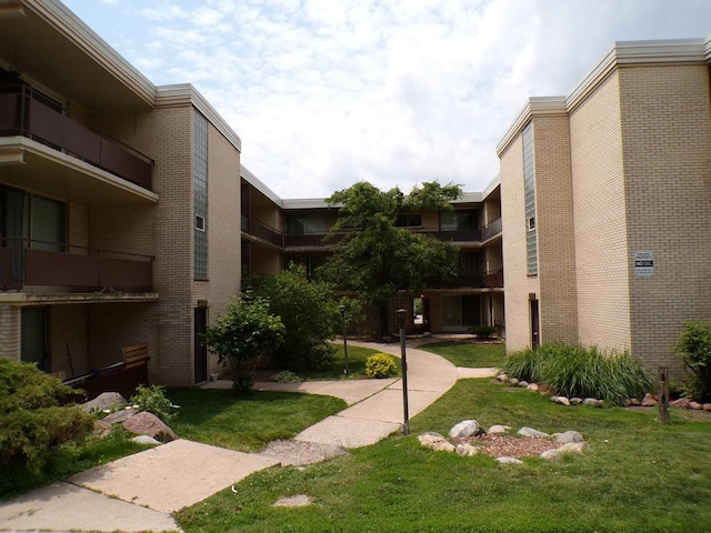 12548 Fairview Ave Unit 2B, Blue Island, IL 60406 - view of home's community featuring a yard