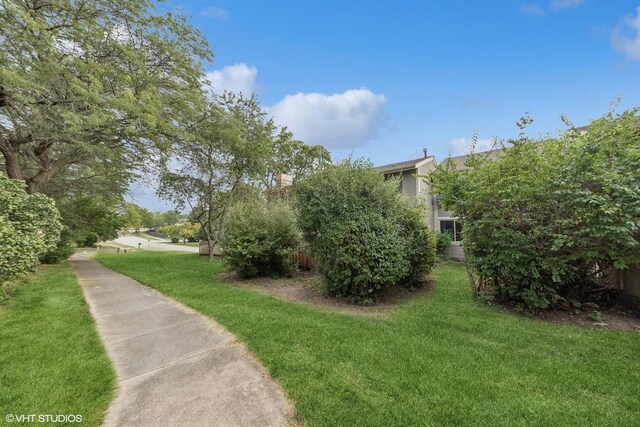 554 N Woodfield Trl, Roselle, IL 60172 - photo 14