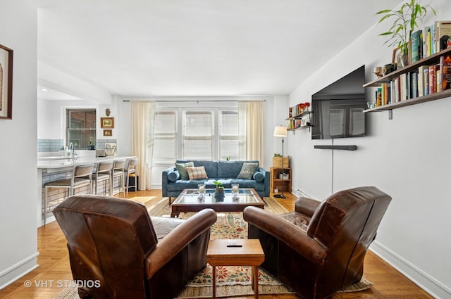 1585 Ridge Ave Unit 110, Evanston, IL 60201 - living area with baseboards