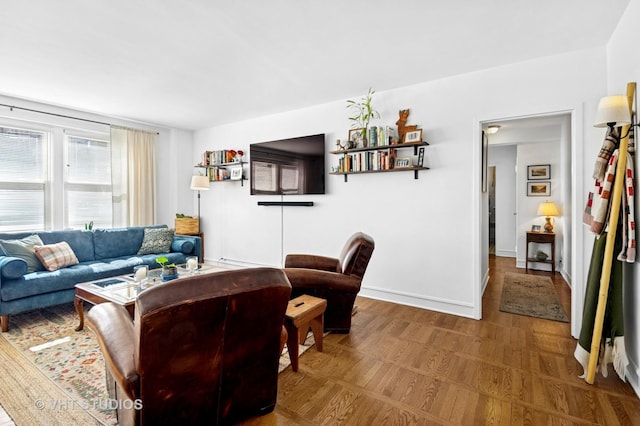 1585 Ridge Ave Unit 110, Evanston, IL 60201 - living room with baseboards
