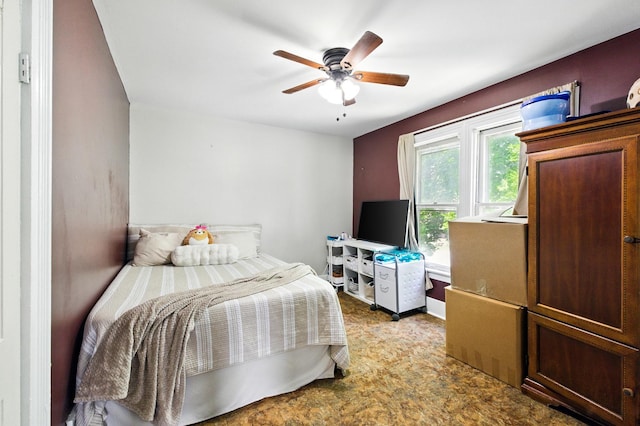 650 Pennsylvania Ave, Aurora, IL 60506 - bedroom featuring ceiling fan