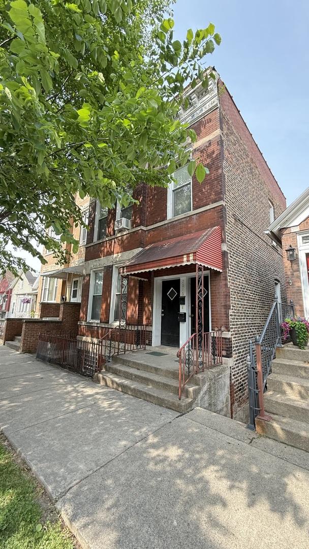 2816 S Lowe St, Chicago, IL 60616 - view of front of property featuring brick siding
