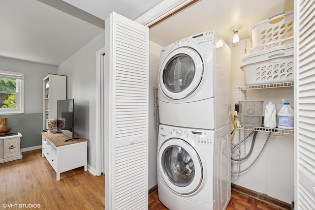 505 Crest Dr, Cary, IL 60013 - washroom with stacked washer and clothes dryer and light wood-style floors