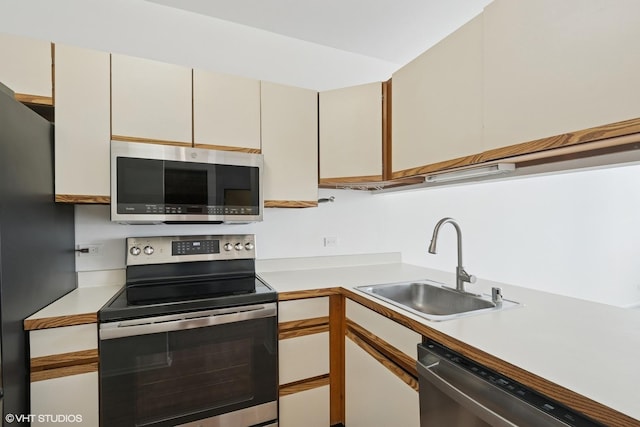 780 S Federal St Unit 1006, Chicago, IL 60605 - kitchen with appliances with stainless steel finishes, light countertops, and cream cabinets