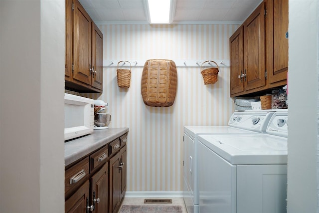 735 W Henry St, Pontiac, IL 61764 - laundry area featuring wallpapered walls, cabinet space, and washing machine and clothes dryer