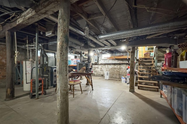 735 W Henry St, Pontiac, IL 61764 - unfinished basement with gas water heater
