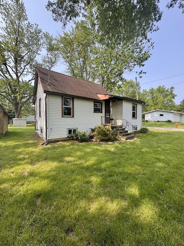 1202 E Water St, Pontiac, IL 61764 - back of house with a yard
