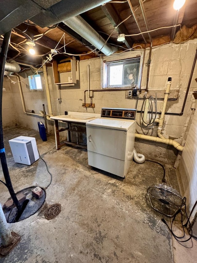 1202 E Water St, Pontiac, IL 61764 - basement featuring washer / dryer, plenty of natural light, and a workshop area