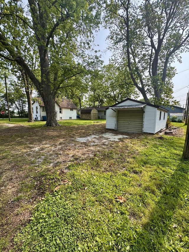 1202 E Water St, Pontiac, IL 61764 - view of grassy yard with an outdoor structure