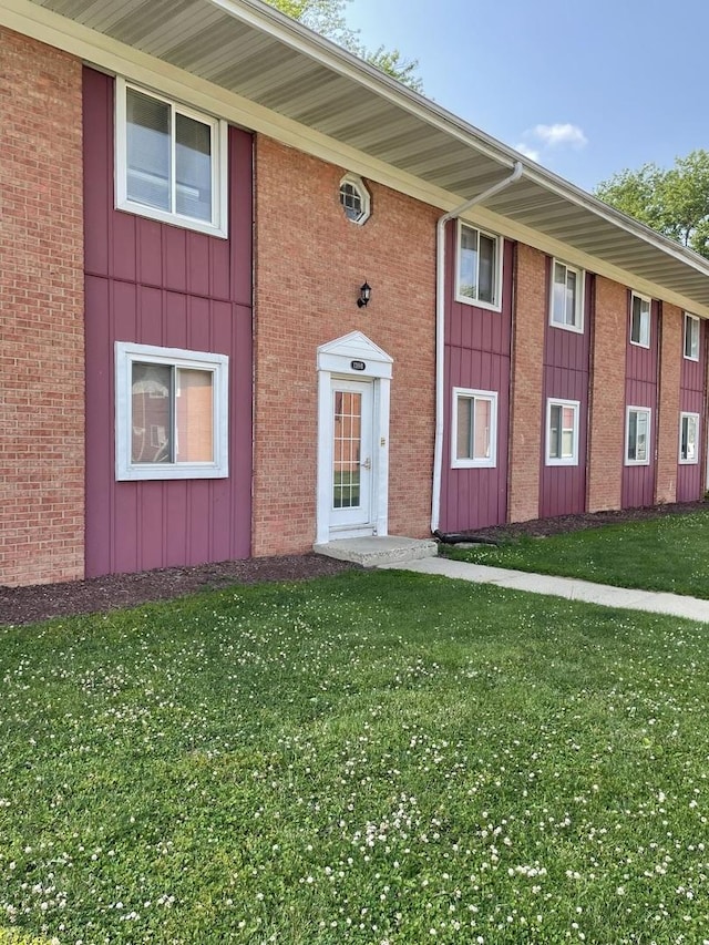 1389 Monomoy St Unit B2, Aurora, IL 60506 - entrance to property with a lawn and brick siding