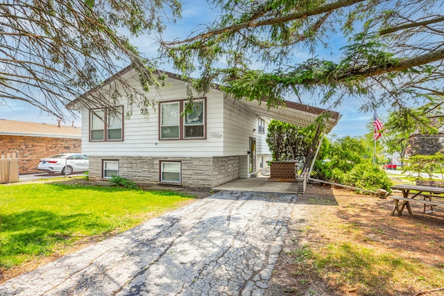 7325 173rd St, Tinley Park, IL 60477 - view of front of home featuring asphalt driveway, a front lawn, and a carport