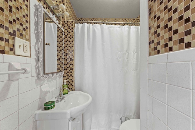 426 S Mcclellan St, Decatur, IL 62522 - full bathroom with tile walls and curtained shower