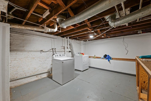 426 S Mcclellan St, Decatur, IL 62522 - unfinished below grade area featuring washer and dryer