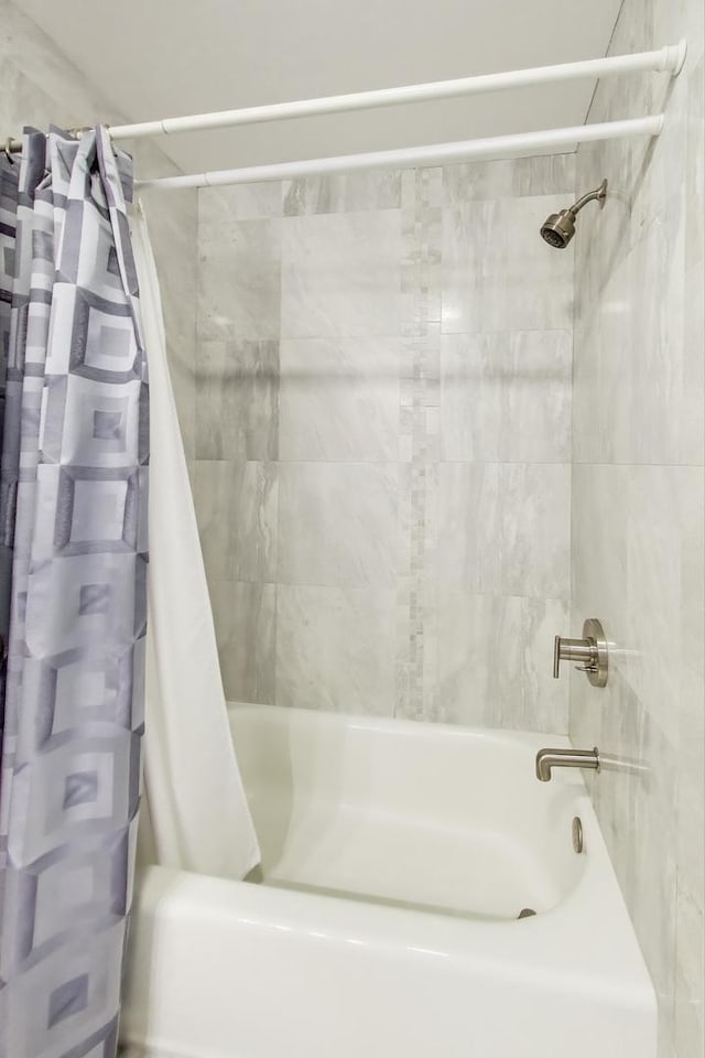 539 S Evergreen Ave, Arlington Heights, IL 60005 - full bath with shower / bath combination with curtain