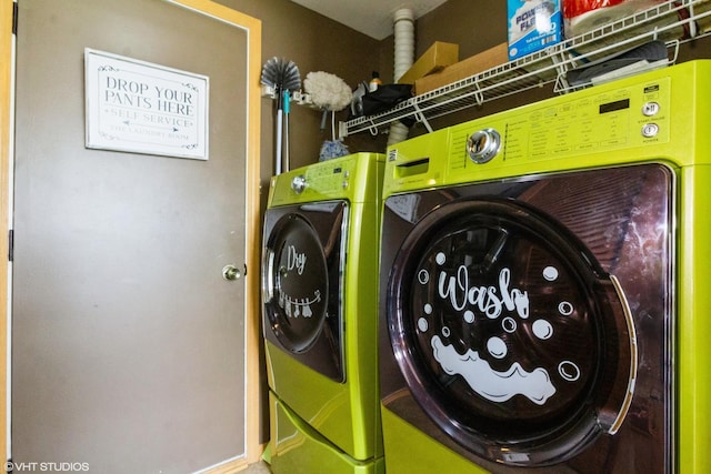 4321 Dillon St, Plano, IL 60545 - laundry room featuring washer and clothes dryer