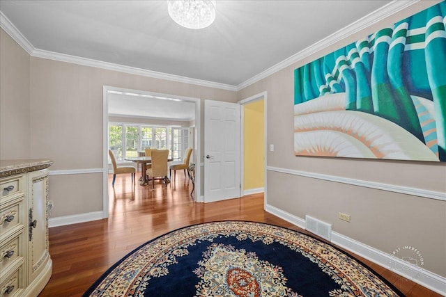 1519 Wedgefield Cir, Naperville, IL 60563 - corridor featuring wood finished floors, crown molding, and a chandelier
