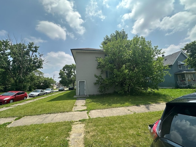 15201 Turlington Ave, Harvey, IL 60426 - view of side of property with a yard