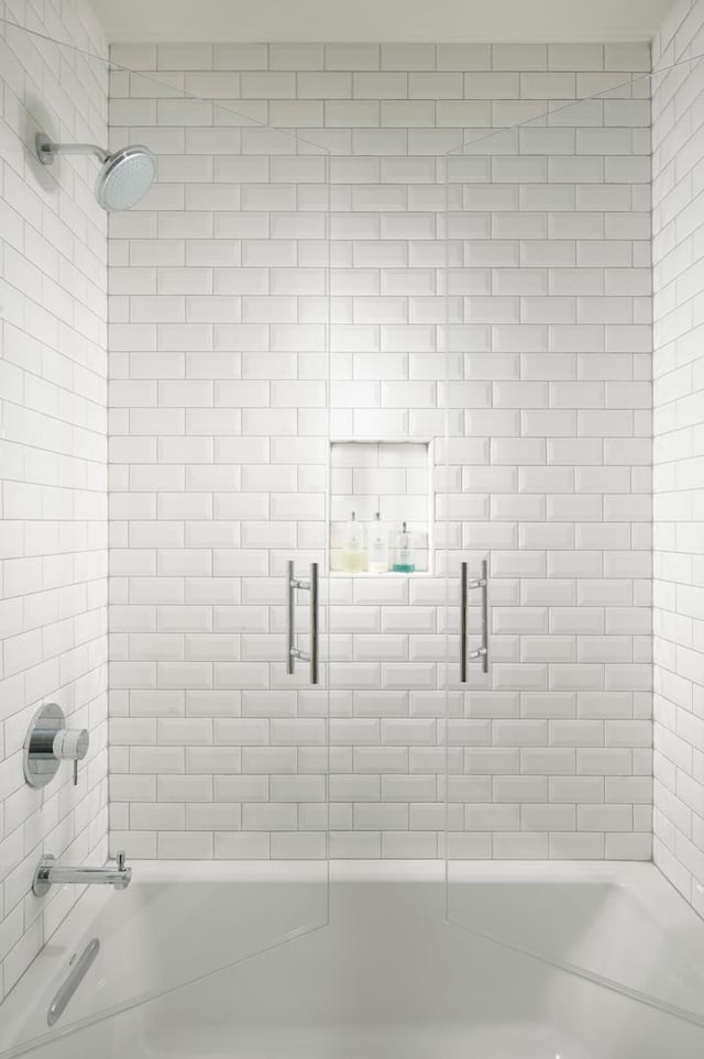 3828 N Racine Ave Unit 3, Chicago, IL 60613 - full bath with enclosed tub / shower combo