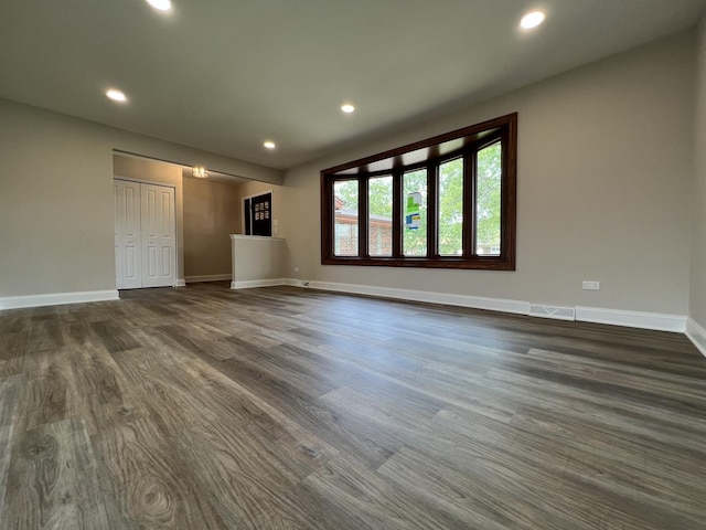 6047 Elm Ln, Matteson, IL 60443 - unfurnished living room with recessed lighting, baseboards, and dark wood-style floors