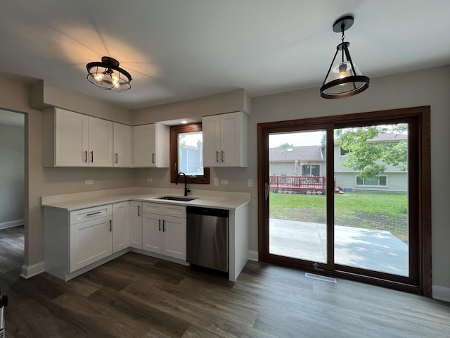 6047 Elm Ln, Matteson, IL 60443 - kitchen featuring stainless steel dishwasher, a sink, light countertops, and baseboards